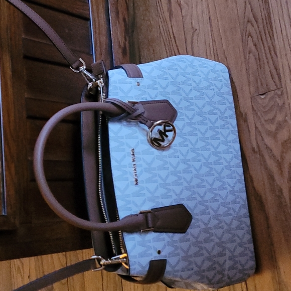 Michael kors medium purse - Picture 1 of 2